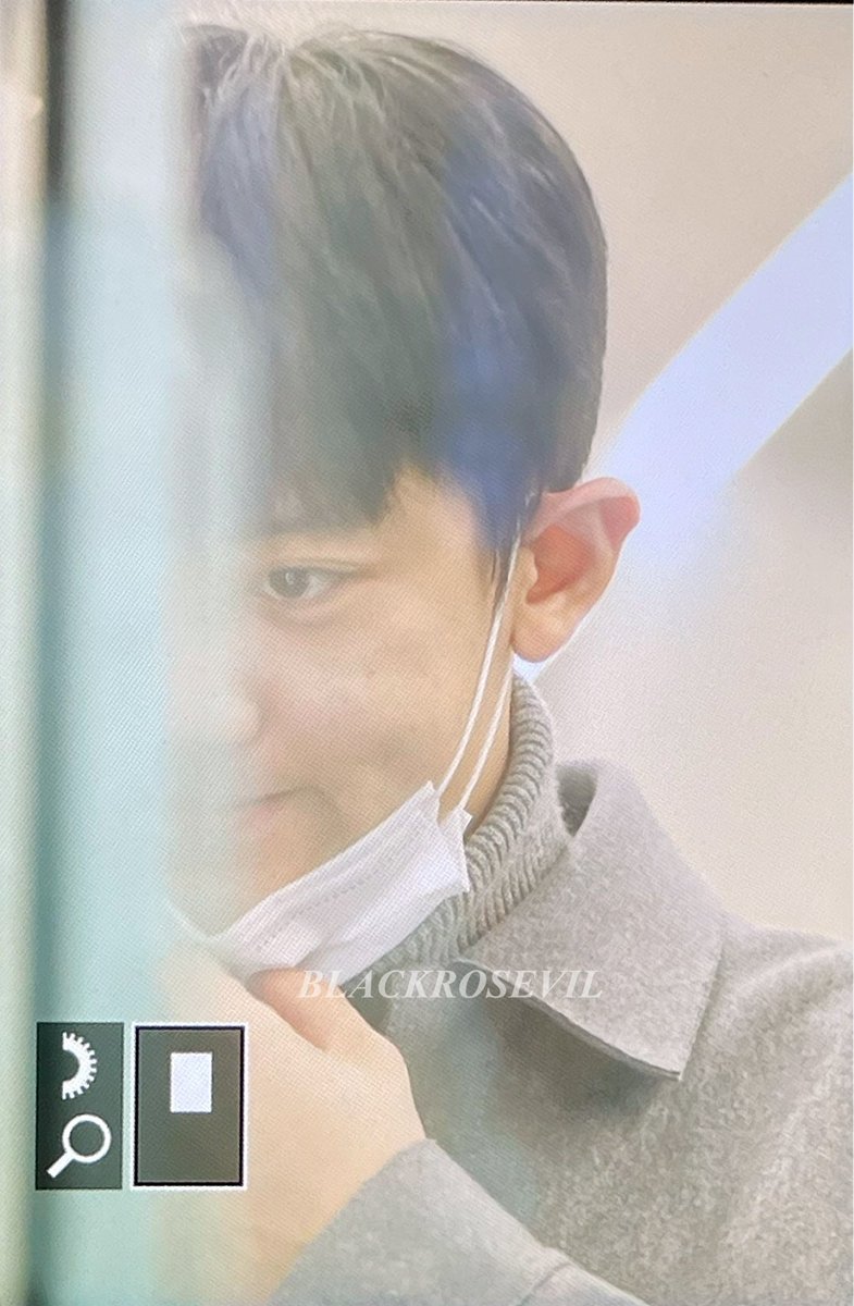 BLACKROSEVIL61's tweet photo. 230203 ICN #찬열 #CHANYEOL 👶🏻👶🏻👶🏻🫶🏻 https://t.co/3bqgni2pva