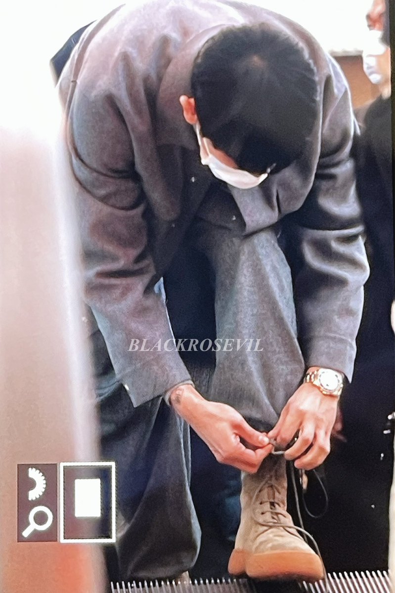 BLACKROSEVIL61's tweet photo. 230203 ICN #찬열 #CHANYEOL ❤️‍🔥❤️‍🔥❤️‍🔥 https://t.co/UhbJPLDhwN