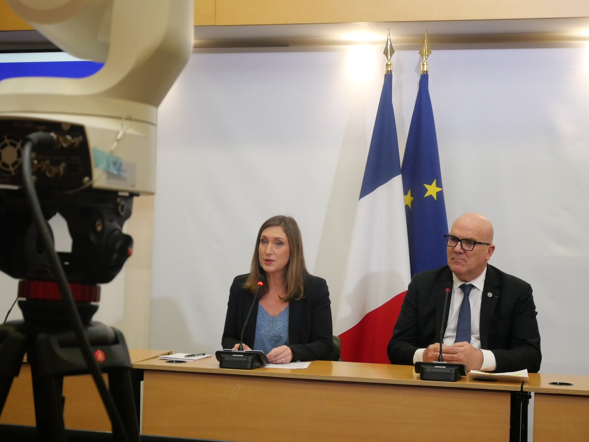 👩‍💻 Webinaire avec les 2100 proviseurs de lycées professionnels pour répondre à leurs questions et échanger sur nos enjeux communs :
✅ Maintien des moyens en 2023
✅ Investissement #France2030 (<a href="/BrunoBonnellOff/">Bruno Bonnell</a>) pour rénover les cartes de formation
🔜 Point d’étape sur la réforme
