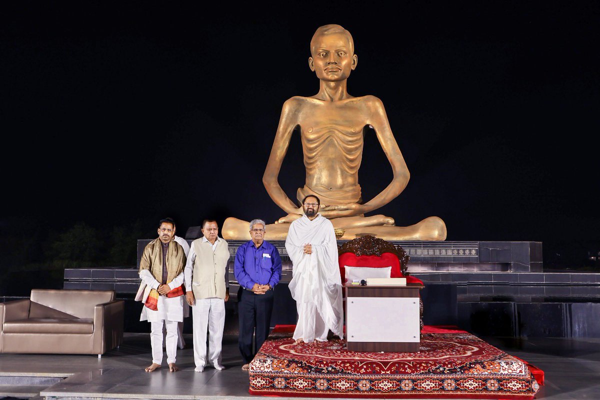 SRMDharampur's tweet photo. Pujya Gurudevshri Rakeshji sends warm wishes to Shri @KanuDesai180 on his birth anniversary today. 
Your commitment to lead with empathy, humility &amp; sincerity, to work for the community &amp; to serve the state with selflessness &amp; dedication is truly commendable! https://t.co/9yfxamSTuD