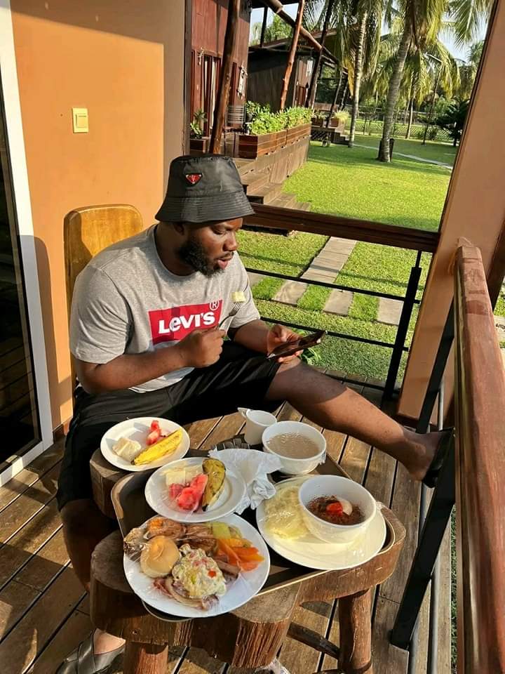 phsocial_'s tweet photo. Mr Funny and his sweet heart, Mercy Inyama having a wonderful time in Ghana https://t.co/LrQvShKzPd