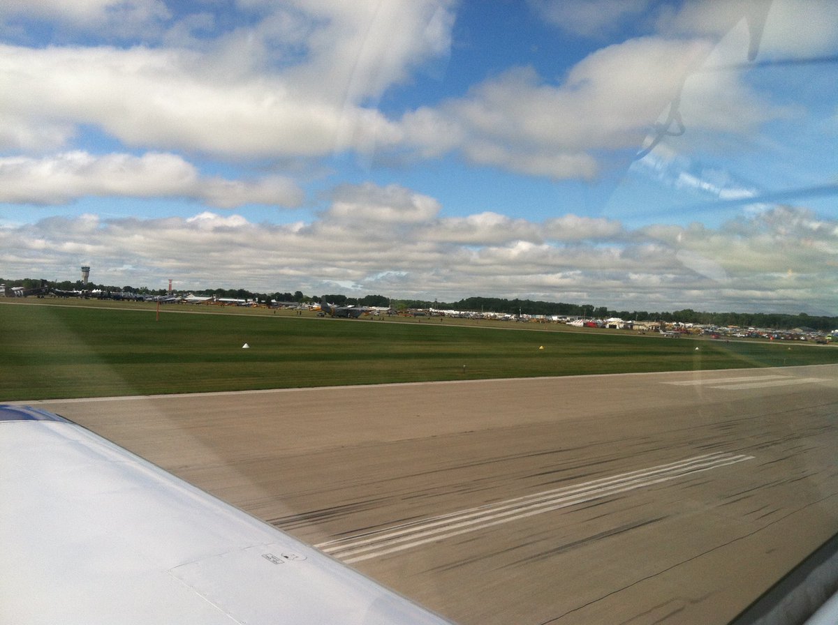 A #FlashbackFebruary to the first time Wild Blue landed at ⁦<a href="/EAA/">EAA</a>⁩ AirVenture in 2013 for his first appearance in the air show at OSH! He’ll be back in 2023 with pilot ⁦<a href="/jivef15/">Jerry Kerby</a>⁩ and announcer ⁦<a href="/thelunarsawyer/">Lunar Sawyer</a>⁩!

#airshowairplane #airshowperfomer #airshow