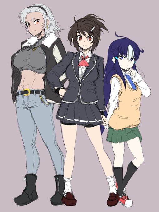 何度も似たようなの貼ってごめんなさいね。バイザーオンでスーツのシステムが起動、装着者の身体能力が強化されたり、髪の一本一本がナノコーティングされることで色は変わるしカーボンアーマーの如き強度になるのでフルフェイスヘルメット要らずになるのだ。という感じでどうか。 