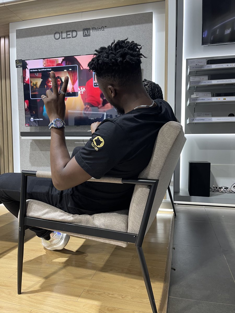 _FredieOfficial's tweet photo. Did you know about the ThinQ feature on the @LGEastAfrica Oled Tv . This valentines usibaki nyuma . Surprise yourself/ partner with this amazing tv mkue na cinema kwa hao #bbcqt #lgvalentines #lovels #lg100club https://t.co/ws1PQkE3nE