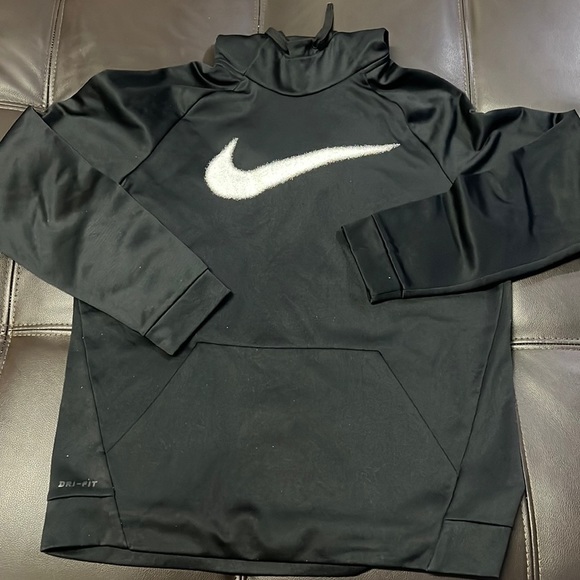 classytrashy579's tweet photo. So good I had to share! Check out all the items I'm loving on @Poshmarkapp #poshmark #fashion #style #shopmycloset #nike: https://t.co/EO5WAaAERf https://t.co/3UaAoP82PJ