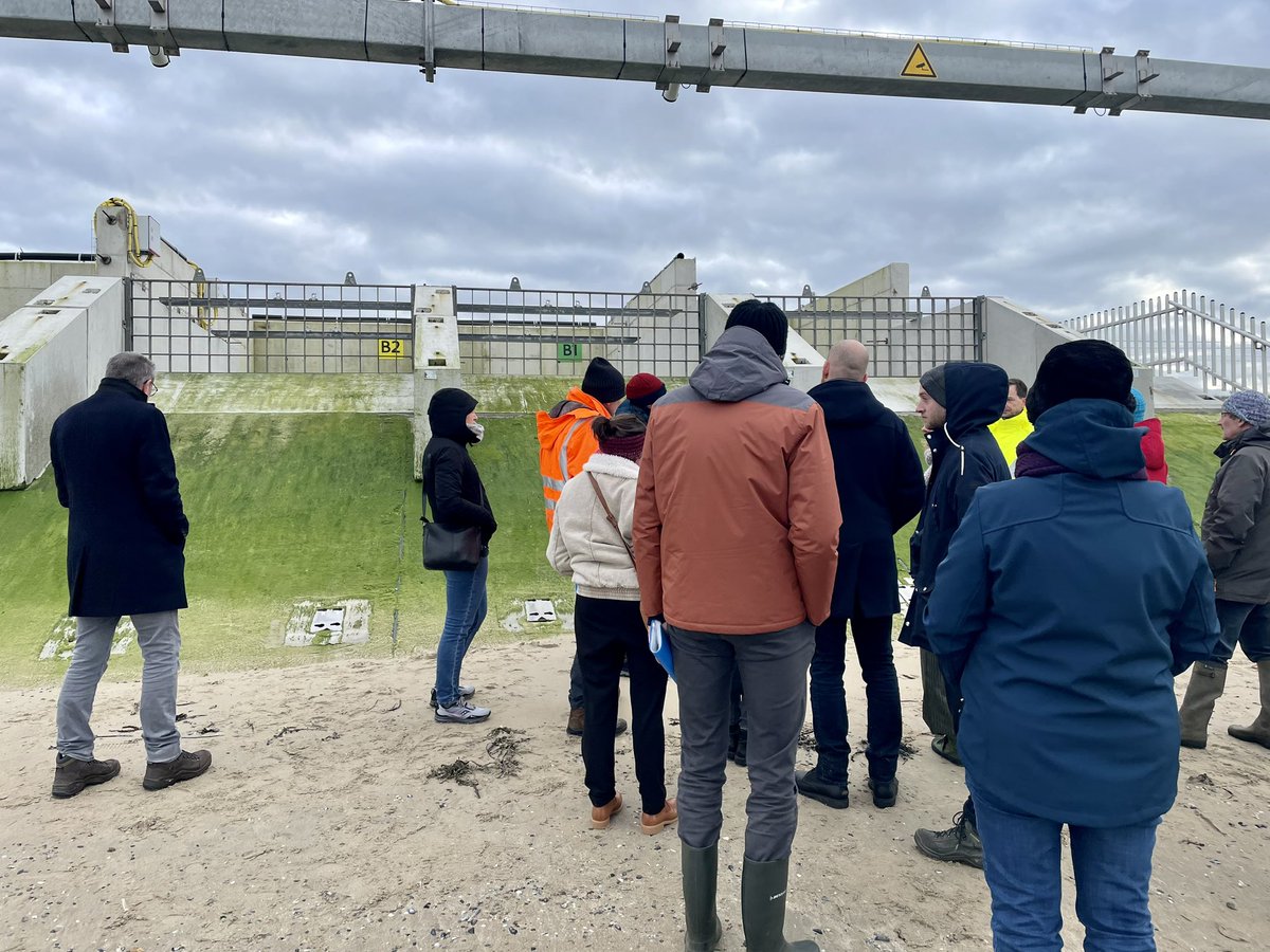 H_vandenberghe's tweet photo. The kick-off of the Raversijde living lab organised by @agentschapMDK and @VLIZnews took place yesterday.
This dike investigates the force and overtopping of waves at the coastline. I was really impressed by this innovative research design. Looking forward to the results! 🌊 #SLR https://t.co/AFrasaIBK4