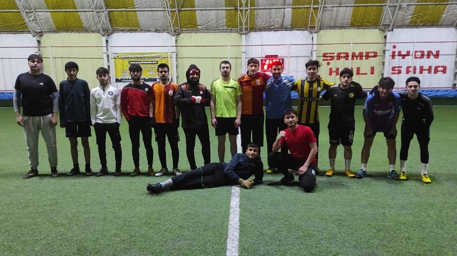 Karainci Gençlik halısaha maçında bir araya geldi. Tabii ki kazanan dostluk oldu.😊