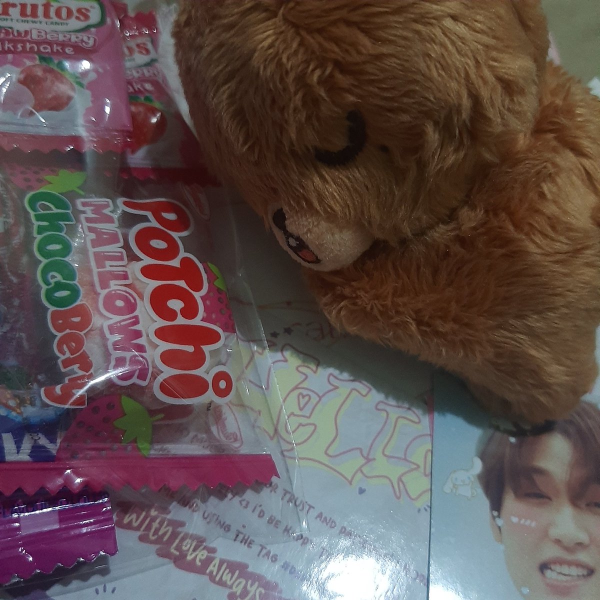 00cart's tweet photo. my gomdo lee arrived safely to me 🥰🥰 thank you so much and also got really cute freebies 💛 @haechbratz #denileever https://t.co/mQXXuUiLbv