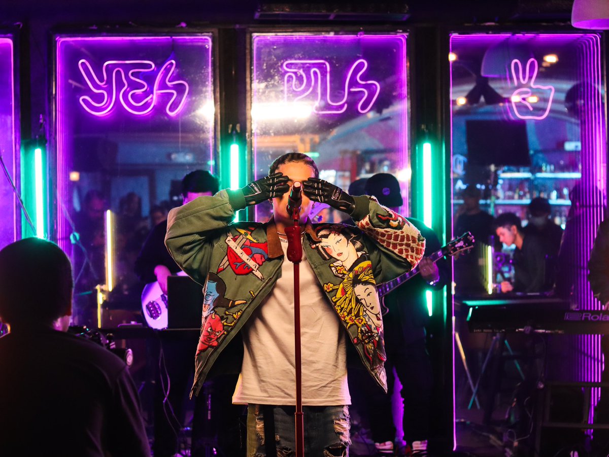 felipsuperior's tweet photo. 🦴 sobrang nag enjoy ako sa first live performance ko ng COM•PLEX 🤟🤟 thank you so much for this @WarnerMusicPH ✨💕 see you soon A'TIN!!! 🐣🐥

Photos by Ramoso Andrei

#FELIP_COMPLEX https://t.co/5eNQ4WoKlm