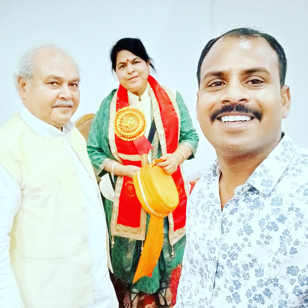 nikku_cool's tweet photo. @UshaThakurMLA मध्यप्रदेश में कैबिनेट मंत्री एवं भाजपा की वरिष्ठ नेत्री सुश्री उषा ठाकुर जी को उनके जन्मदिन के अवसर पर आत्मीय बधाई एवं शुभकामनाएं।

ईश्वर से आपके उत्तम स्वास्थ्य एवं सुदीर्घ जीवन की कामना करता हूं।
@nstomar https://t.co/clg3fovI2f