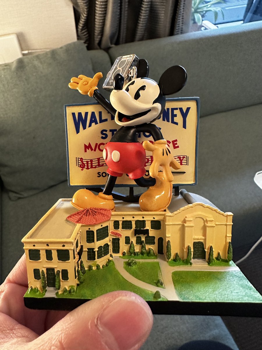 jundykingdom121's tweet photo. Welcome to Walt Disney studio!!!!!
#Disney100 #hyperionstudio #WaltDisneyStudios https://t.co/nsAEQmmHHF