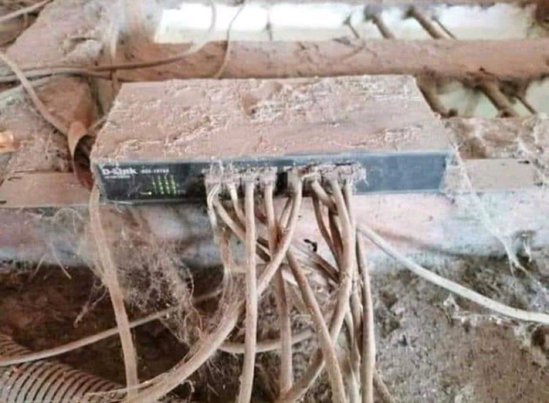 FearlessMirza's tweet image. Still working 😎 please don’t touch😂

#Network #Engineer_IT #Data_center #Cisco