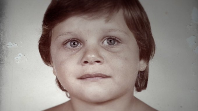 blvcom's tweet photo. 🆕  El ESTRENO de #LaPenúltimaYMeVoy 'El Niño de el Puerto' en @antena3com fue sintonizado por 3.662.000 ESPECTADORES ÚNICOS (AA).

➡️ La serie documental de @Proamagna con @joaquinarte firmó el 18.6% de cuota y 2.221.000 espectadores de media.

#Audiencias 📺 📊 https://t.co/NpNlvIVzrs