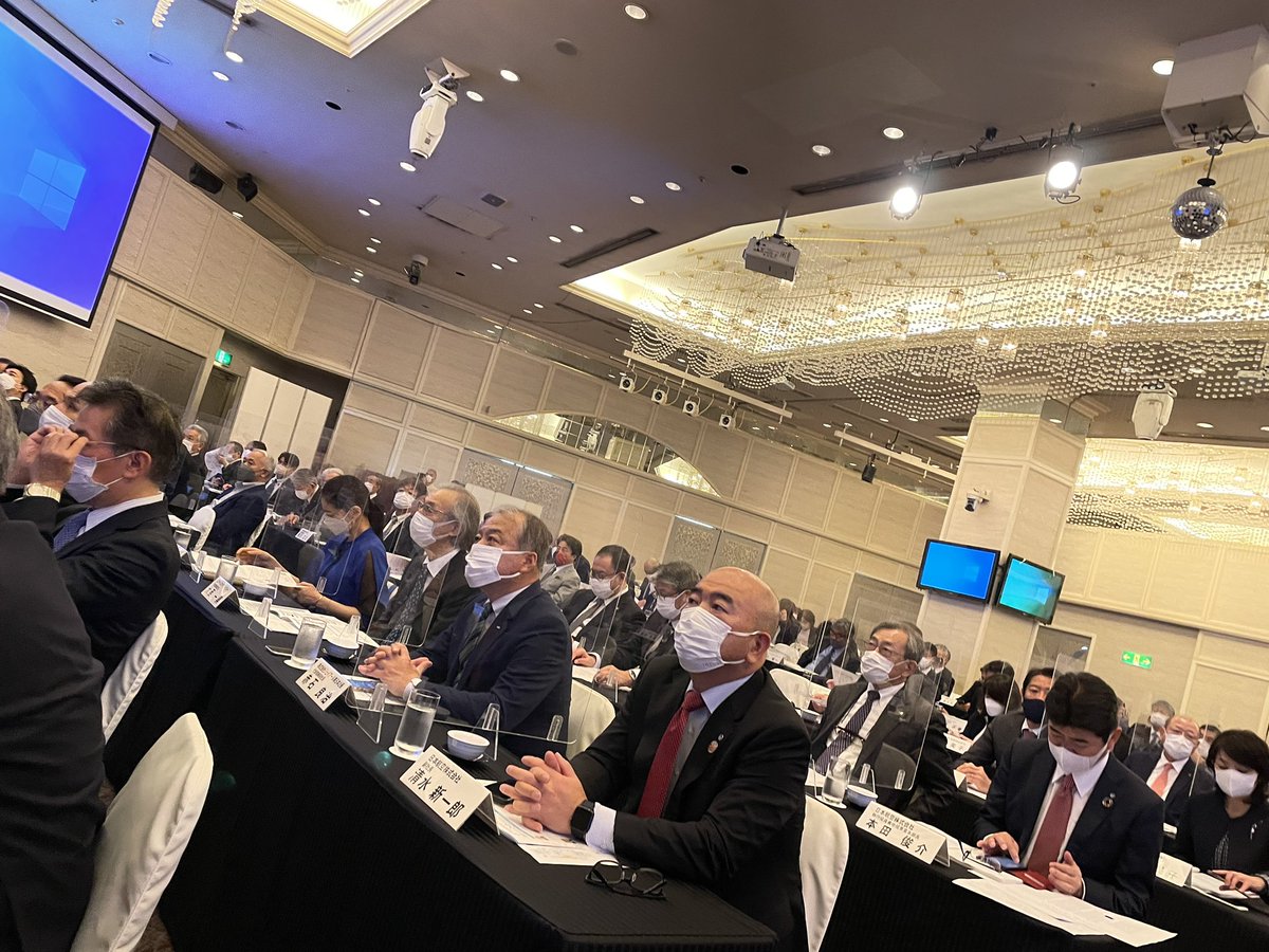 Presentation of our Helpdesk today, to the local governements of Japan, members of the Regional Cooperation Research Centre - Kitamaebune association.

With the Governor of Okinawa prefecture and around 500 participants coming from 11 prefectures.

Kitamaebune Forum in Okinawa