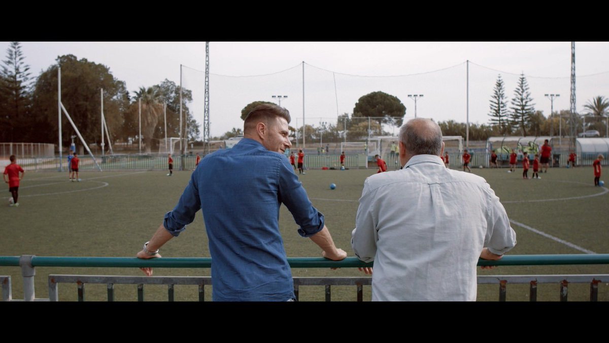 blvcom's tweet photo. 🆕  El ESTRENO de #LaPenúltimaYMeVoy 'El Niño de el Puerto' en @antena3com fue sintonizado por 3.662.000 ESPECTADORES ÚNICOS (AA).

➡️ La serie documental de @Proamagna con @joaquinarte firmó el 18.6% de cuota y 2.221.000 espectadores de media.

#Audiencias 📺 📊 https://t.co/NpNlvIVzrs