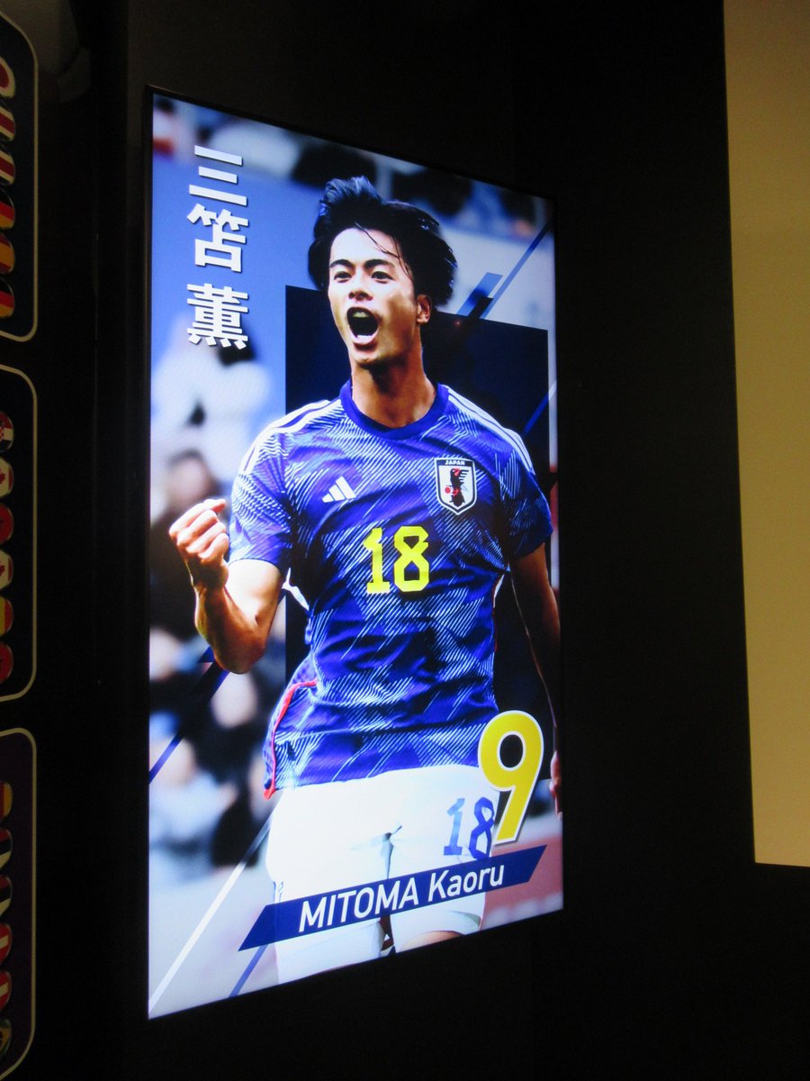 jfa_museum's tweet photo. 本日で平日の営業が終了となりました🥲✨
残りの営業日数は…【9日間】になります⚽

9番といえば #三笘薫 選手😆🔥
パネルの前で写真📸を撮るのがおすすめです！

平日は修学旅行や校外学習などたくさんの学生さんたちが来館してくれました☺️

2月の営業日はこちら👇
https://t.co/EumOU6UZXD https://t.co/sjwoEoSLA0