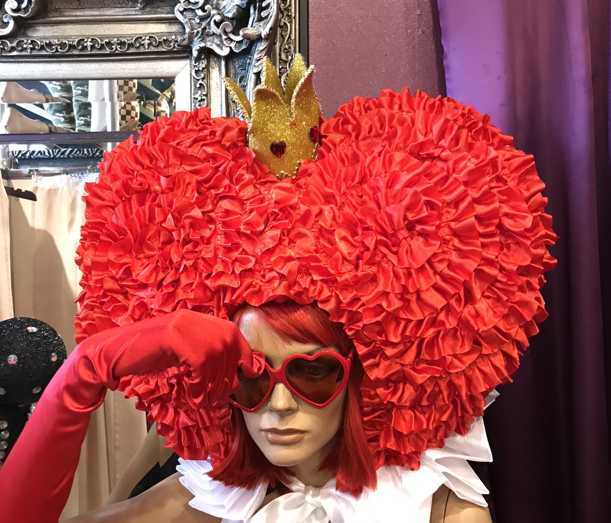 vftq12shop's tweet photo. ❤️🖤RED QUEEN❤️🖤
•
ハートの女王の頭♥️デコりバージョン❤️
•
#redqueen #queenofhearts #heart #foamhat #vftq #赤の女王 #ハートのクィーン #デカ頭 #フォームハット#節分おばけ #ビフテキ https://t.co/V87BWT5udT