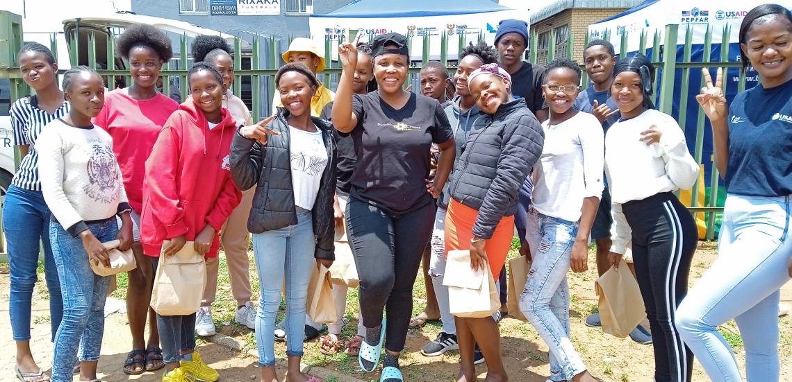 UNinSouthAfrica's tweet image. Educational programs through film screenings &amp;amp; related discussions following the viewings are important. Because they help to spark discussions that provide factual inputs &amp;amp; at the same time bring communities together. #Zwakala 
#readallaboutit➡️:bit.ly/3xbBp1r