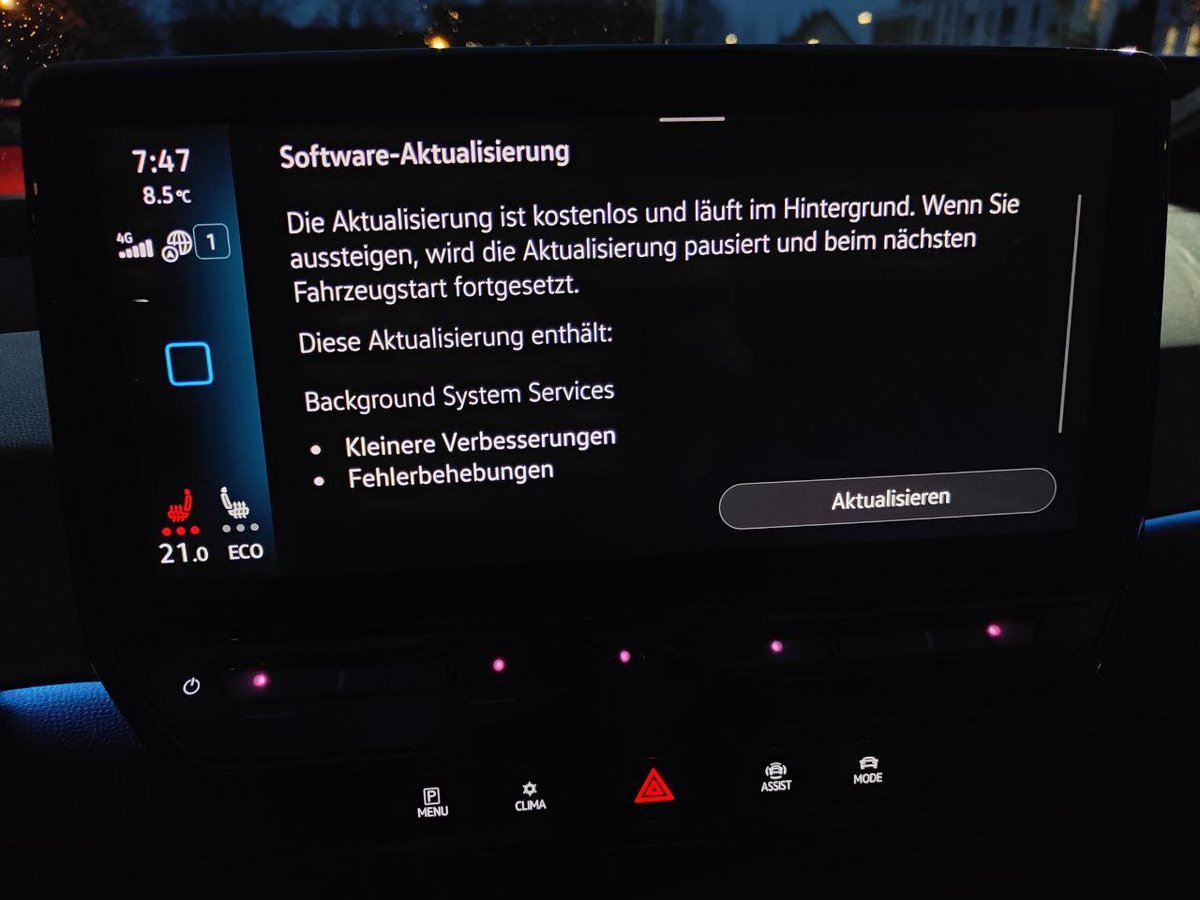 Dominik1409's tweet photo. #UpdateTime für meinen @VW #ID3Pro
Auch wenn es nur kleine Fehlerbehebungen sind. OTA funktioniert! (Over-The-Air)
Bin gespannt wann das nächste große Funktionsupdate ankommt. https://t.co/yRSsFSCP4l