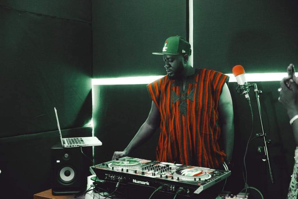 Depy_divv's tweet image. The Radio God is back!!!!!!!!!!!!!!!!
#TheBigBreakfast w/@djsliming 
Tune in now!🙏🏽💙