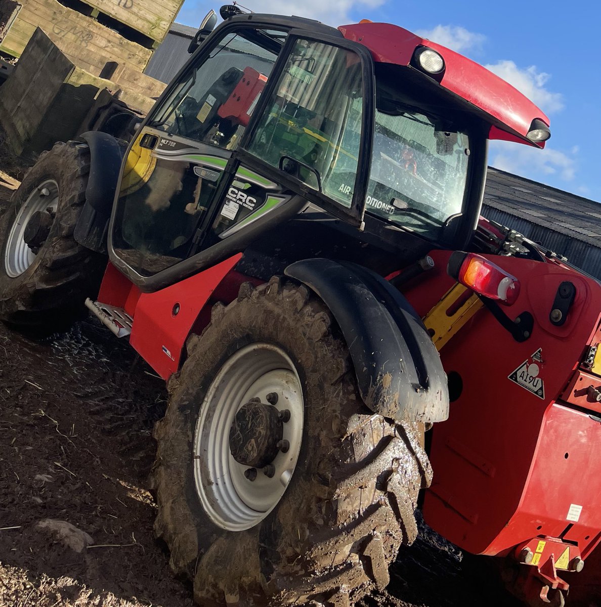 AndrewDFindlay's tweet photo. A #wintery #winter sun this week over the #mearns whilst delivering @LantraUK #telescopic #forklift #training 🌞 Contact us for details of courses in your area findlaytraining@gmail.com @LantraScotland #manitou https://t.co/FfqUo0JhWT