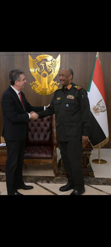 التقى رئيس مجلس السيادة السوداني عبد الفتاح البرهان الخميس الماضي وزير الخارجية الإسرائيلي إيلي كوهين في الخرطوم