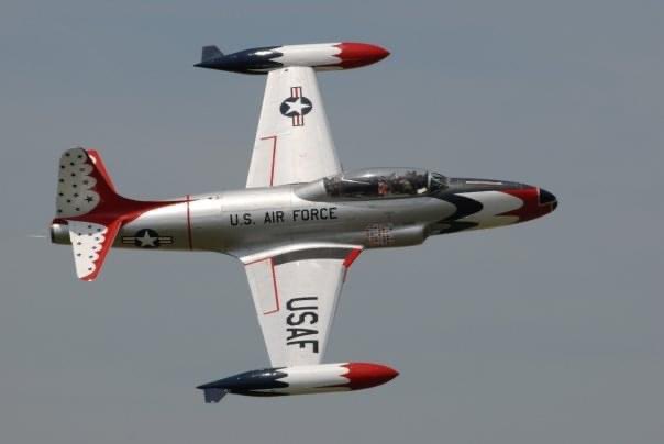 flyJivefly's tweet image. A #FlashbackFebruary to @jivef15 performing at the Langley AFB air show in 2009 in the Vintage Thunderbird T-33 owned by the late Fowler “Big Dog” Cary. The T-33 was the first civilian aircraft Jive flew as an #airshowpilot. 

📸 Rich Kolasa

#t33shootingstar #warbird #airshow