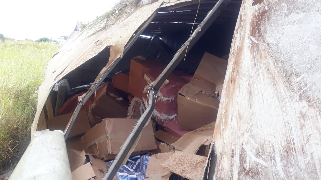 fita_sa's tweet image. Another truck caught yesterday smuggling illicit cigarettes from Zimbabwe.

The driver tried to escape but the truck rolled and the driver lost his life. 

@sarstax @SANDF_ZA @SAPoliceService
