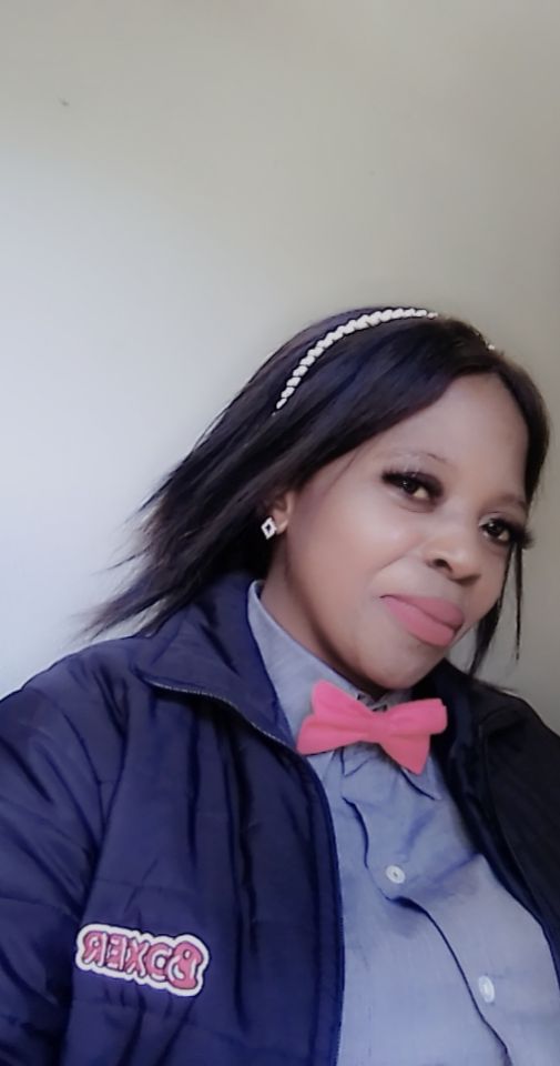 Miva na Friday ya kahle....take care 🥂