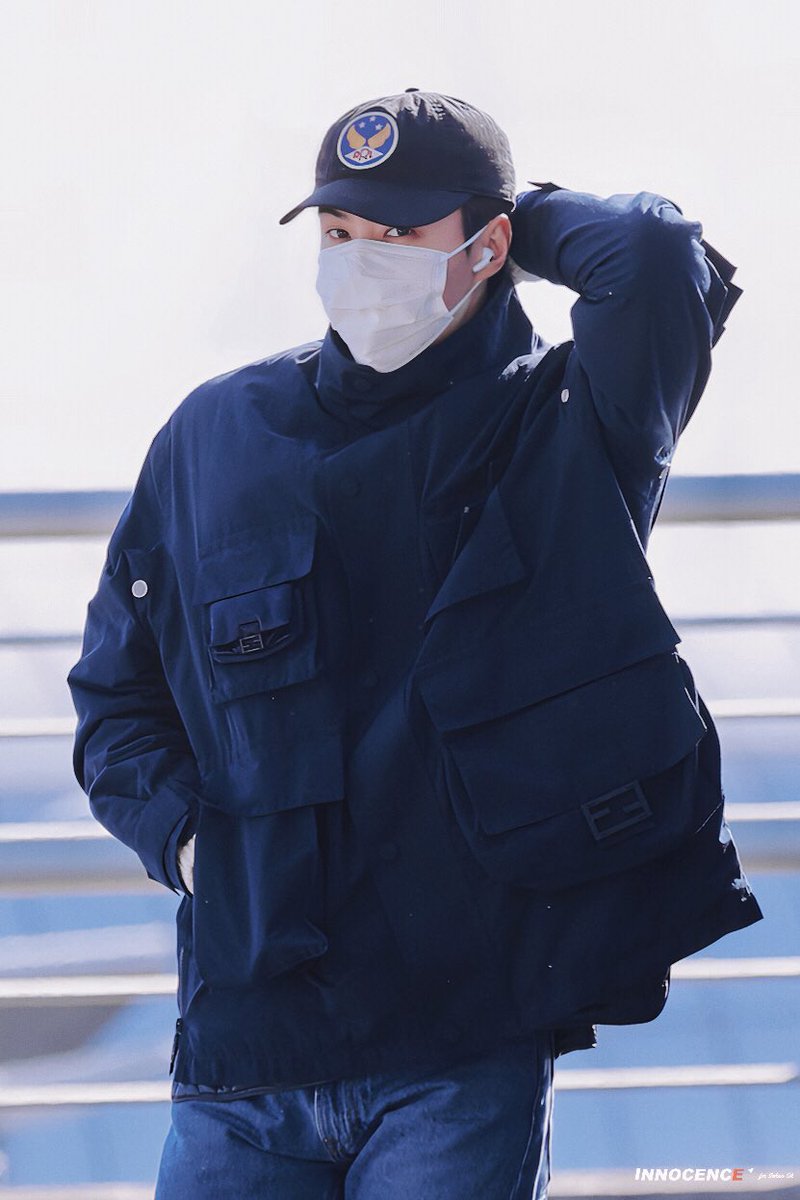 innocence_sh's tweet photo. 230203 ICN ✈️
❤️❤️❤️
#SEHUN #吴世勋 #세훈 https://t.co/3SHfqK8sZu