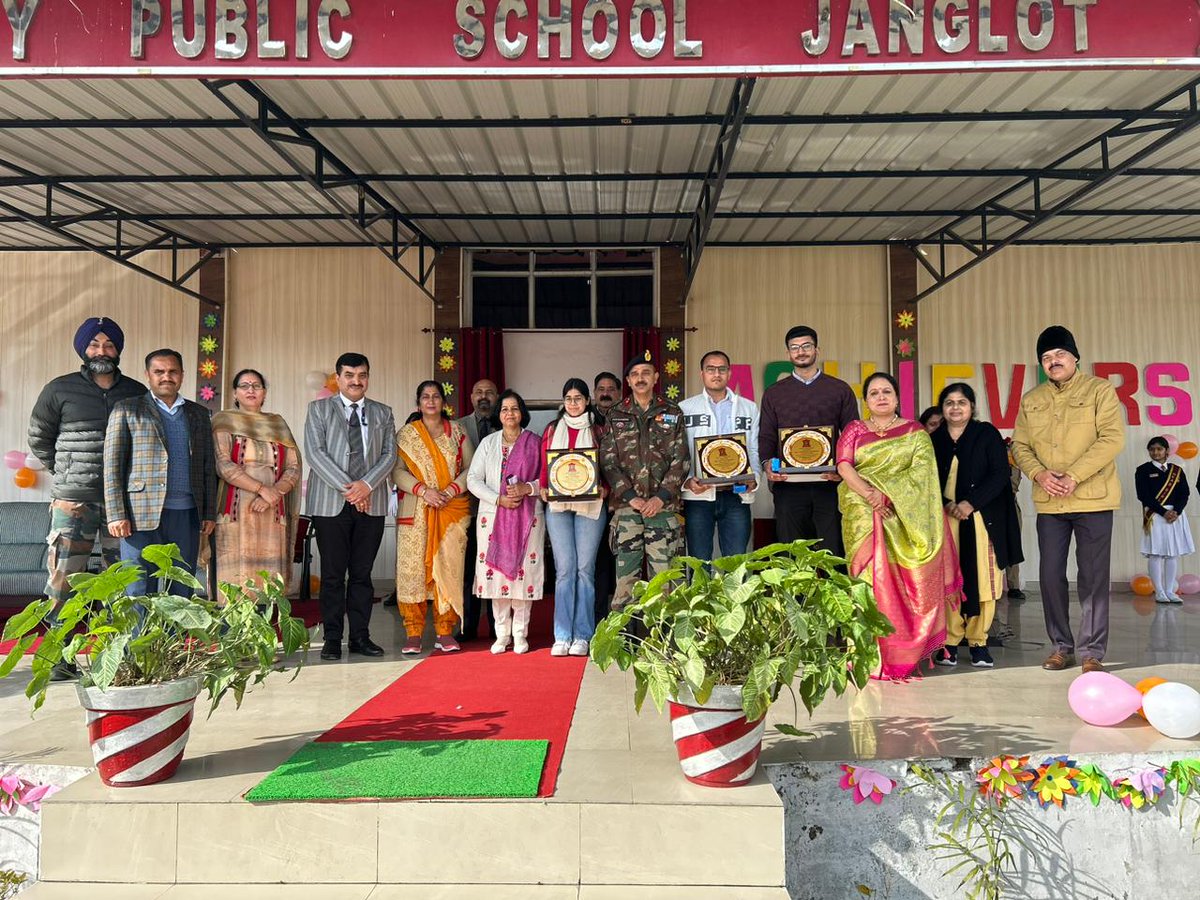 Mr Pushpak Saroop, Mr Nittin Singh & Ms Athira all alumni of APS Janglot, who qualified for #jkas were felicitated by the Chairman in presence of students to motivate &  encourage them to achieve similar goals
#TeJran
@SpokespersonMoD
@OfficeOfLGJandK
@westerncomd_IA
@PIBSrinagar