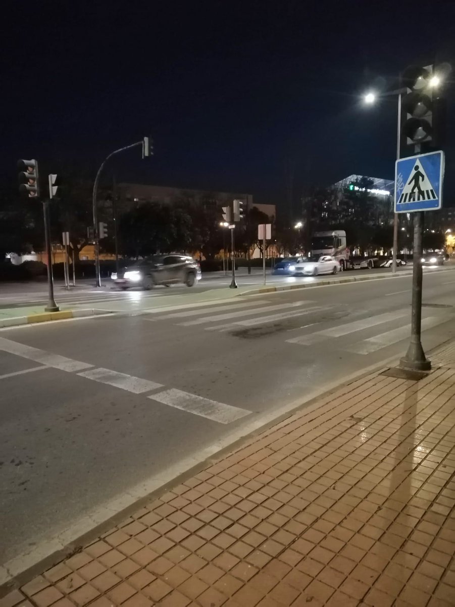 Verosh95's tweet photo. @AytoCartagenaES  Hoy otra vez, a primera hora de la mañana, sin funcionar. No dejan solo de funcionar el de la avenida Víctor Beltrí y prolongación Ángel Bruna, el de la calle Jorge Juan cae también. ¿Qué les pasa? https://t.co/DhLFw7husj