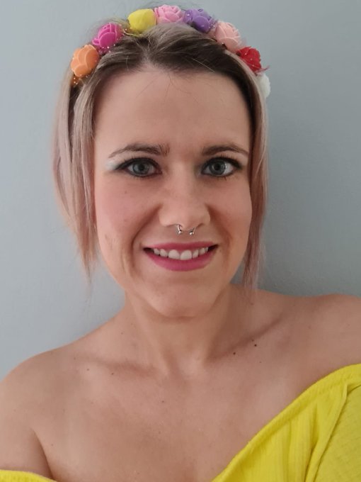 What do you think about the new blonde hair 😍 https://t.co/rO5rev7TuW<a href="/tag/mvsales"class="tags"><span>#mvsales</span></a>