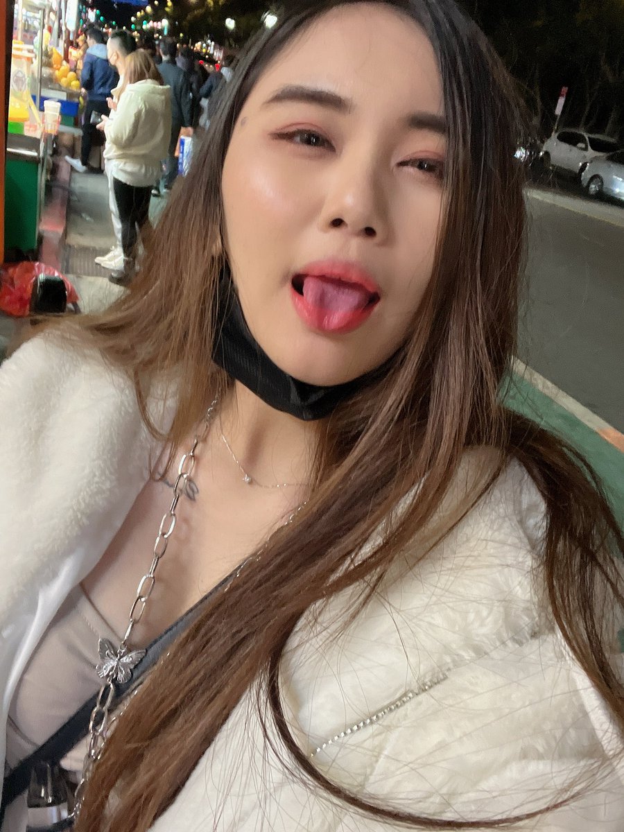 其實很喜歡在推特閒聊 因為這裡比較少現實會見到的人 但因為我廢話太多每次都打到超過字數限制 我就會不爽全部刪掉🫠 Jessica Lo 羅穎