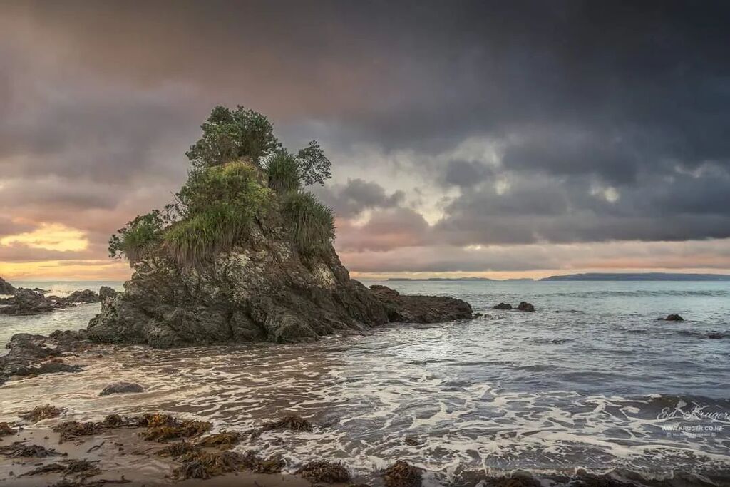 Ed_Kruger's tweet photo. Sunset at Kuaotunu Beach in New Zealand is a beautiful spectacle as the sun sets, casting a warm golden glow across the sky. The tranquil waters surrounded by lush hills offer a serene environment for those to appreciate the stunning views.
#edkruger #ed… https://t.co/NIGDzwU7hN https://t.co/CgPGBSp6Br