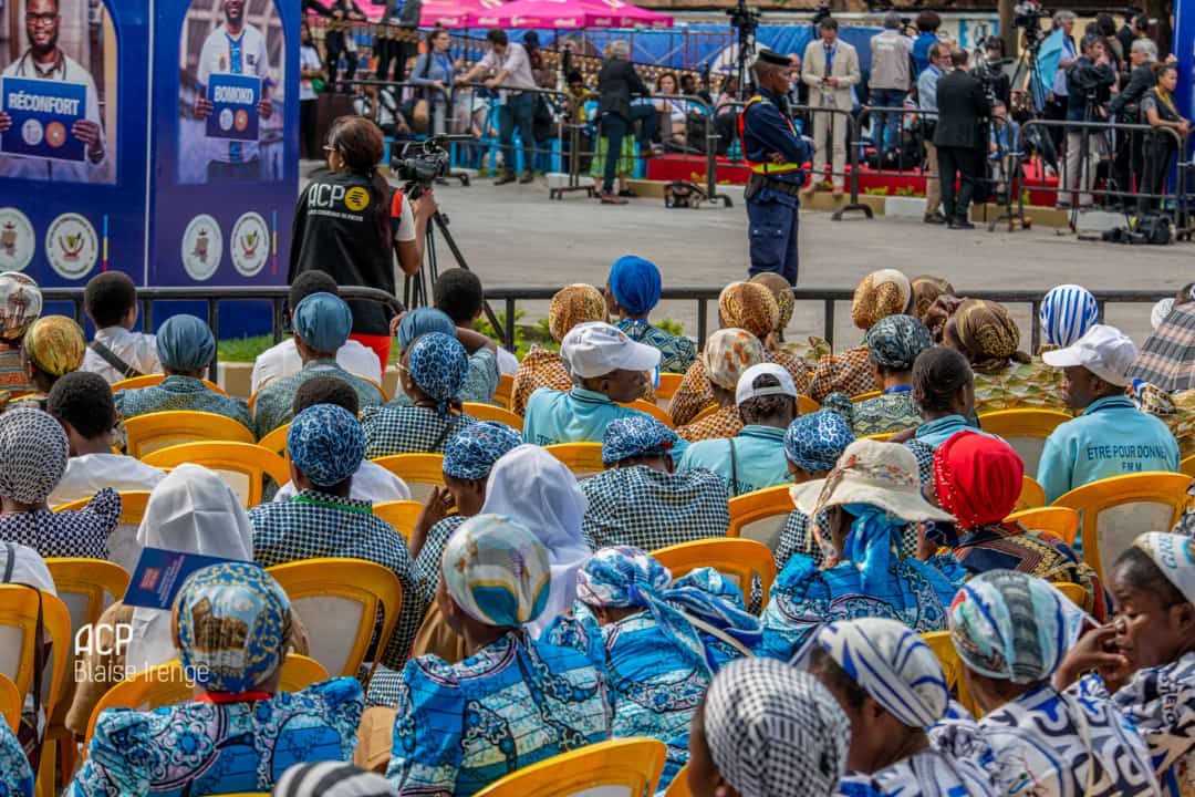 PapeEnRdc's tweet photo. C’est ainsi que le Saint-Père a eu une rencontre de prière avec les prêtres, les diacres, les personnes consacrées et les séminaristes ce jeudi 02 février à la Cathédrale Notre-Dame du Congo.
#PapeEnRDC #PopeInDRC #reconciliation #PapePourPaix #PopeForPeace https://t.co/TRXvHwGMz0