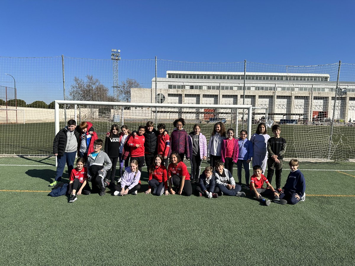 Enpetrol2016's tweet photo. Varios alumnos de 5° y 6° E. Primaria han participado en las Jornadas de Deportes alternativos realizados en el Pabellón A. Rivilla y sus Anexos organizados por Ayuntamiento de Puertollano y Dxt Base

#inmaculadaenpetrolmola #megustamicole https://t.co/6XI85Bvxcd