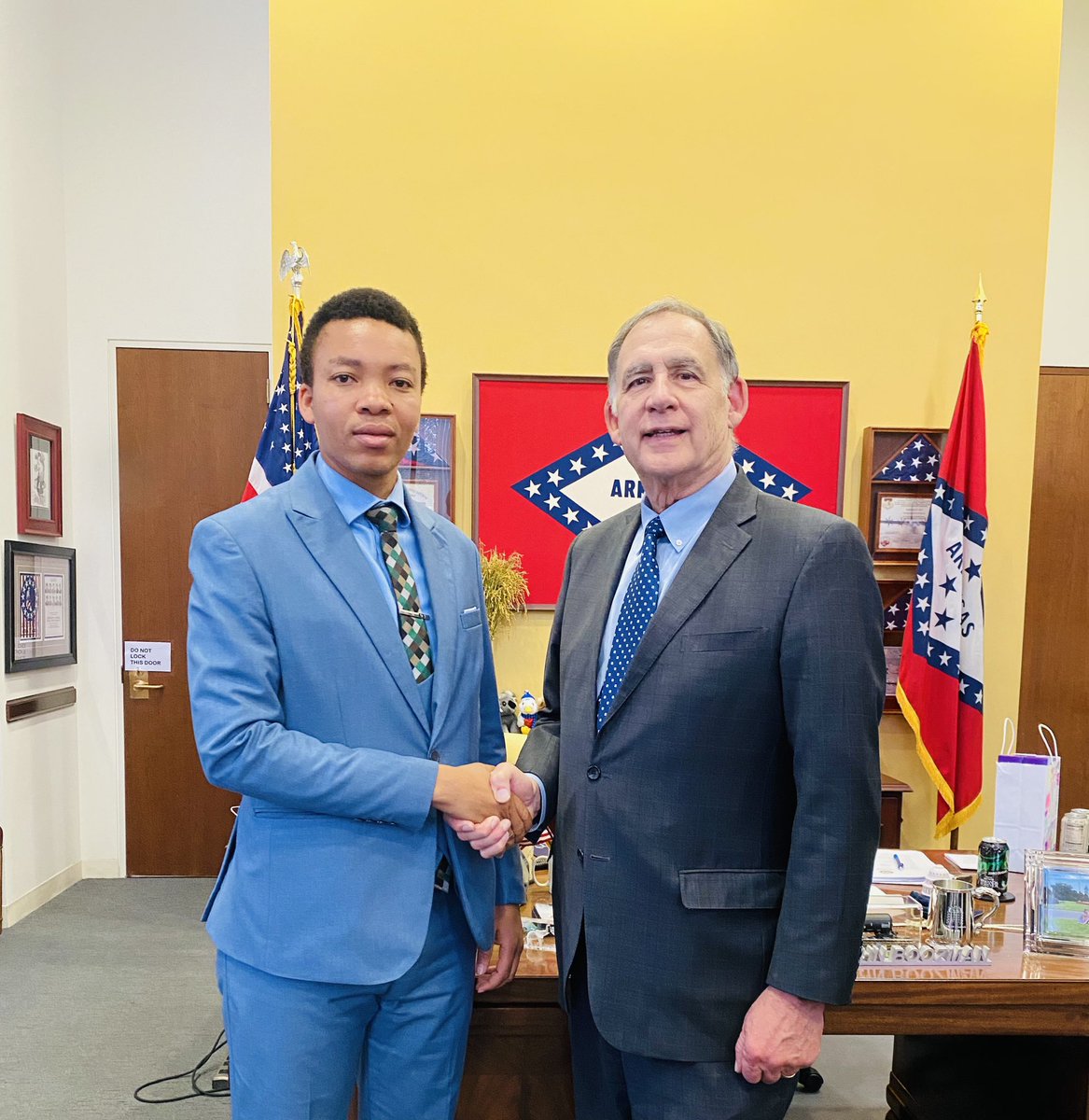 Kwa Kudra za Mwenyezi Mungu nilipata nafasi ya kumtembelea Seneta wa jimbo la Arkansas John Boozman. Huyu ni moja wa wanasiasa makini sana katika Taifa la Marekani. 

John Boozman is the senior US senator from Arkansas, a seat he has held since 2011

A member of the Republican P.