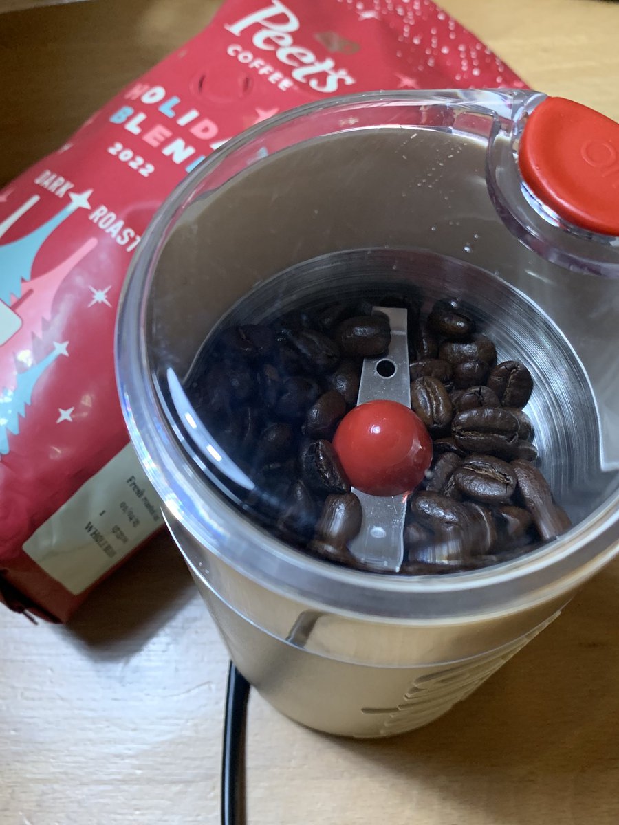 marshmello_47's tweet image. 17時でーす⏰
お茶にしまーし☕️ #PeetsCoffee 
いい香り💕スッキリ美味しい☺️コーヒーだったよ。
#ボダム　#コーヒーミル