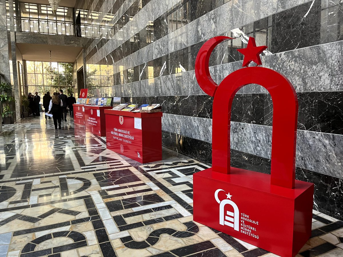 Türkiye Büyük Millet Meclisi'nde (TBMM), Türk Arkeoloji ve Kültürel Miras Enstitüsü ile ilgili stant açtık. Genel Kurula gelen Milletvekillerine, Enstitümüz tarafından hazırlanan yayınlar hakkında bilgiler verdik.