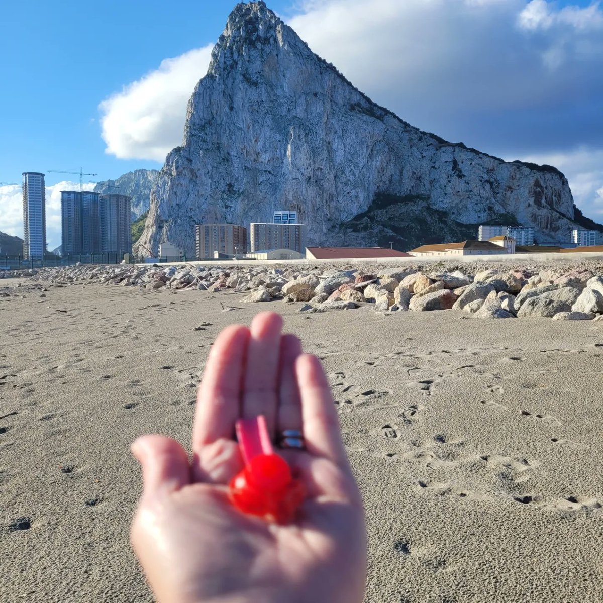 99th #GreatGibraltarBeachClean 
What do our Nautilus teens choose to do on an #insetday? 
An 80kg plastic collection by the #Gibraltar runway shoreline!
Thanks @RAF_Gib @alinurse64 @Ecoparkmetalrok
#teamworkmakesthedreamwork #youththatinspire #beachcleanup #dukeofedinburghaward