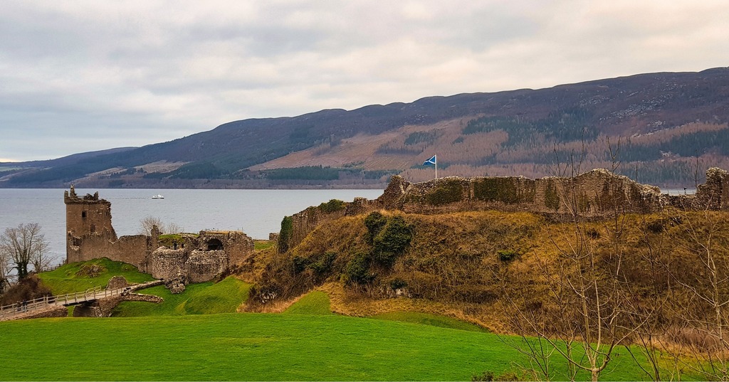 VanVenturesUK's tweet photo. Capturing memories at the iconic Urquhart Castle! Exploring the ruins and feeling the history come to life 🏰
.
.
.
#UrquhartCastle #LochNess #VisitScotland #Scotland #ScotSpirit #Highlands #Castles #Medieval #History #OutdoorAdventure #LandscapePhotography #Wanderlust #Sceni… https://t.co/l02xBTaae9