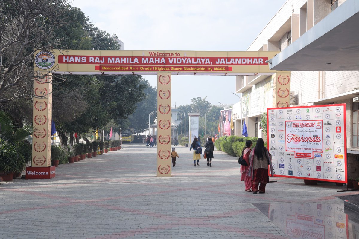 HmvCollege's tweet photo. The D Day is here. HMV Fashionista-The Glam Show -2023 awaits you all. Ready yo 🤘rock
#hmv #hmvjalandhar #fashionshow #glamshow #hmvcollege #womenscollege https://t.co/i3d30ot5iy