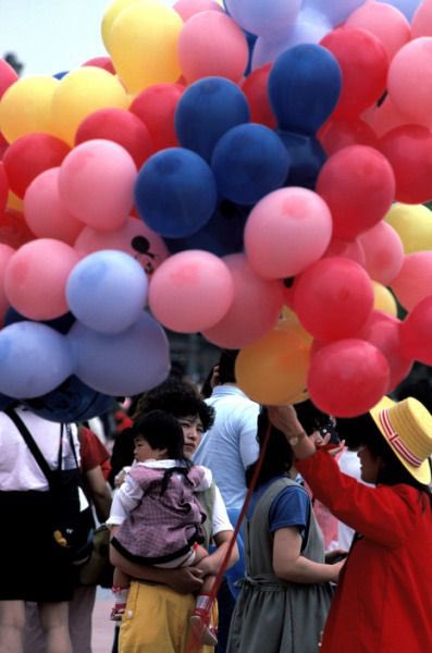 📸Burt Glinn 

Disneyland Tokyo (1984)
