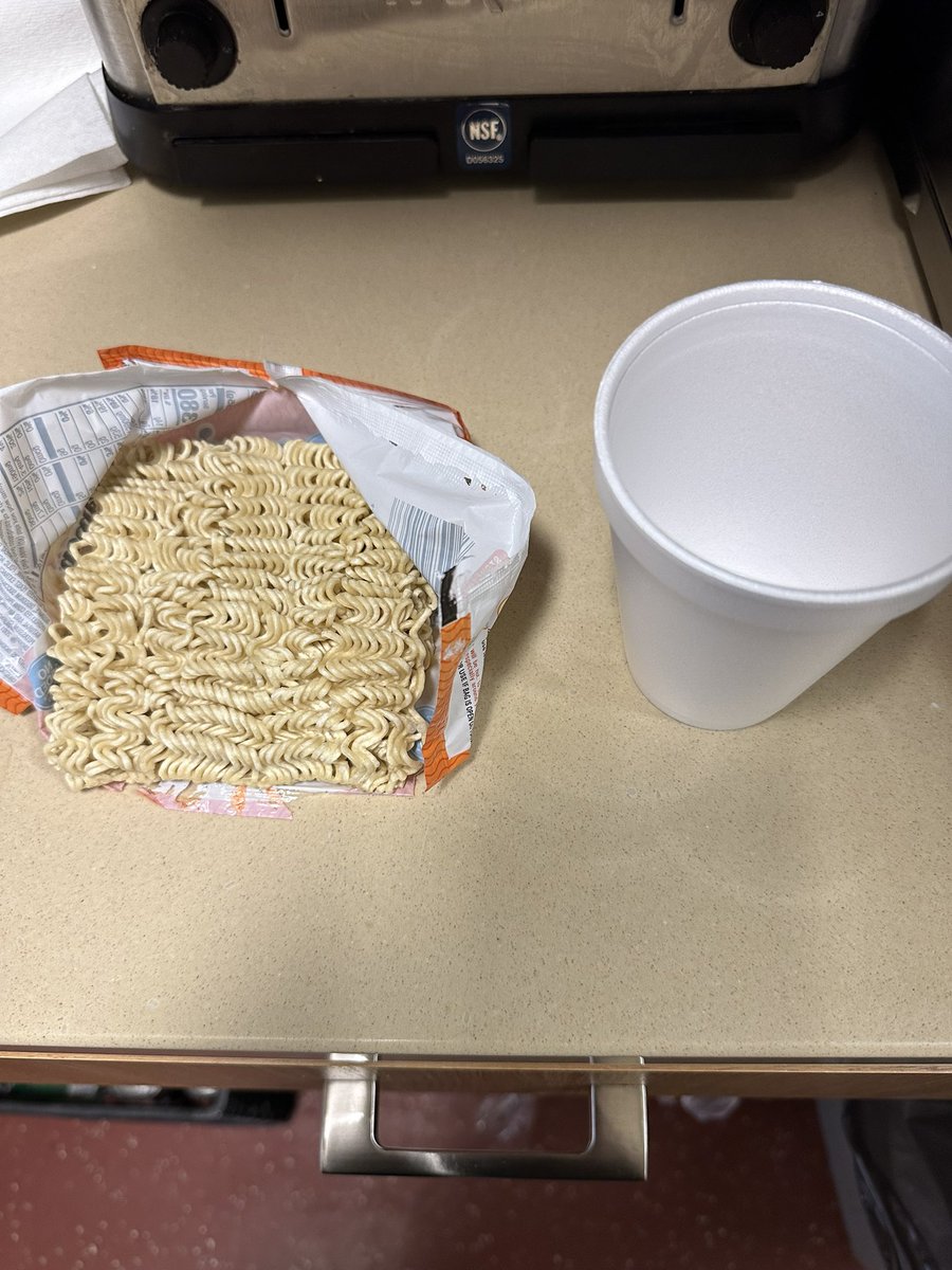 Alex Estrella tweet media