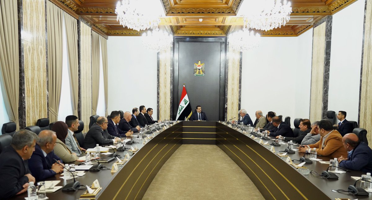 المكتب الإعلامي لرئيس الوزراء 🇮🇶 (@iraqipmo) on Twitter photo رئيس مجلس الوزراء <a href="/mohamedshia/">محمد شياع السوداني</a> يترأس اجتماعاً خُصص لبحث واقع قطاع إنتاج الدواجن في البلاد.
وأوضح سيادته أهمية تنويع الاقتصاد الوطني عبر هذا المنفذ الإنتاجي، فضلاً عن أولوية تأمين الأمن الغذائي للمواطنين، كما جاء في محور الاقتصاد ضمن البرنامج الحكومي. رئيس مجلس الوزراء <a href="/mohamedshia/">محمد شياع السوداني</a> يترأس اجتماعاً خُصص لبحث واقع قطاع إنتاج الدواجن في البلاد.
وأوضح سيادته أهمية تنويع الاقتصاد الوطني عبر هذا المنفذ الإنتاجي، فضلاً عن أولوية تأمين الأمن الغذائي للمواطنين، كما جاء في محور الاقتصاد ضمن البرنامج الحكومي.