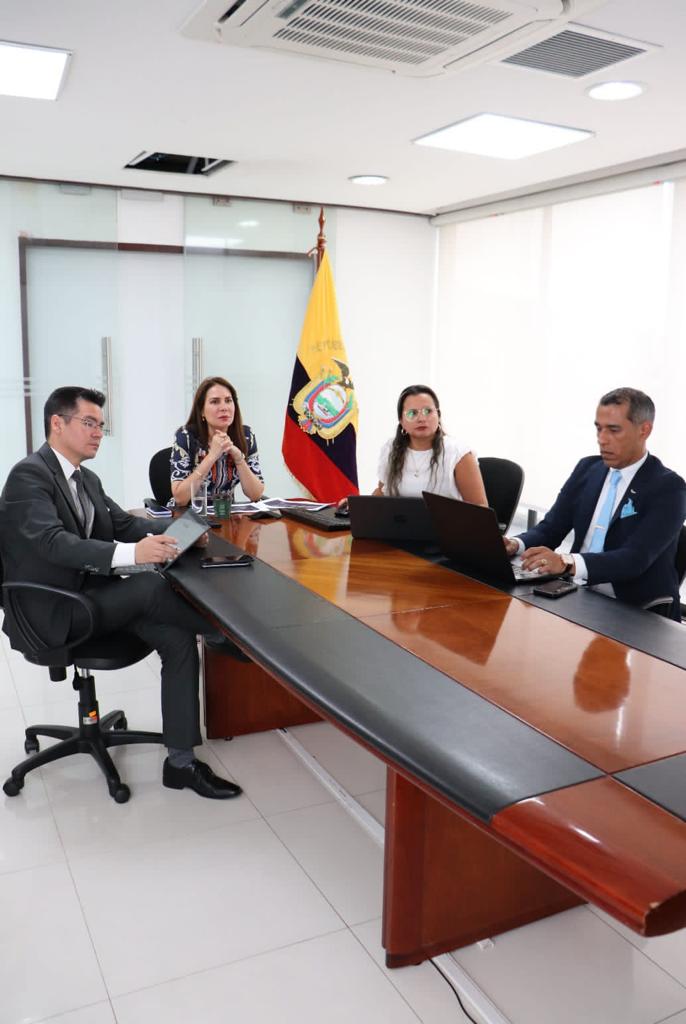 Telecom_Ec's tweet image. ¡Cuidamos la información digital de cada ciudadano!

En la reunión con la #JuntaFinanciera tratamos la #LeyFintech y #LOTDA, que optimizará la inversión digital, mejorando la calidad y velocidad de los servicios. 

#TransformamosVidas 
@vmaino