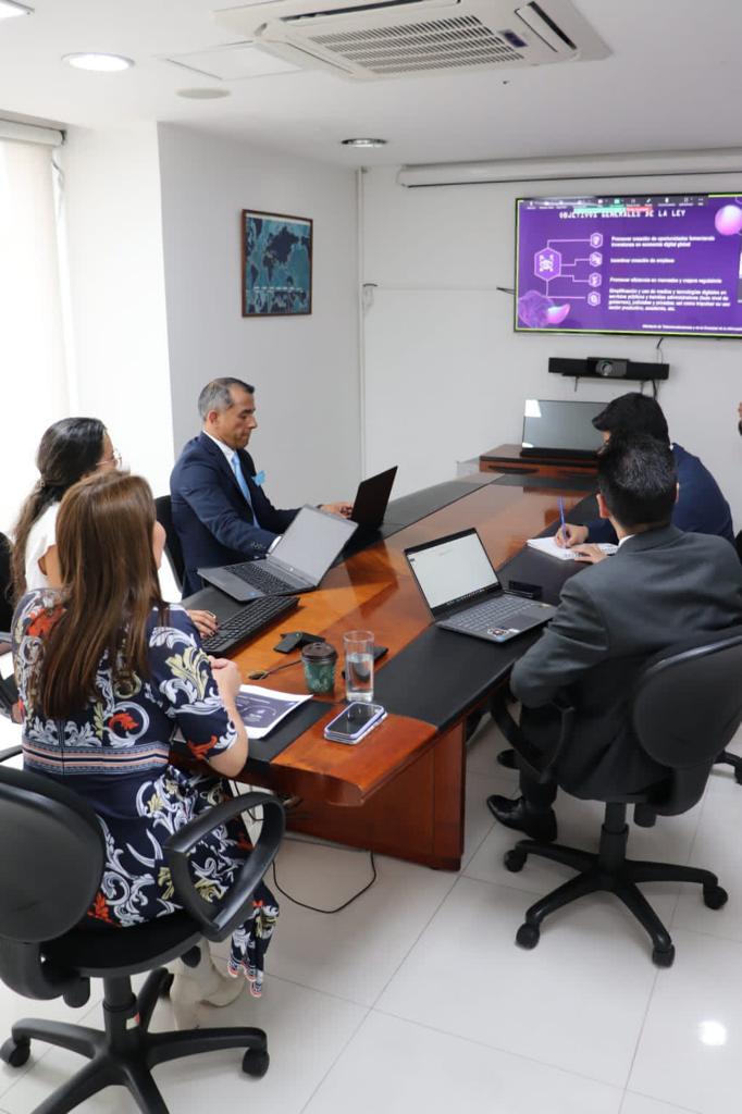 Telecom_Ec's tweet image. ¡Cuidamos la información digital de cada ciudadano!

En la reunión con la #JuntaFinanciera tratamos la #LeyFintech y #LOTDA, que optimizará la inversión digital, mejorando la calidad y velocidad de los servicios. 

#TransformamosVidas 
@vmaino