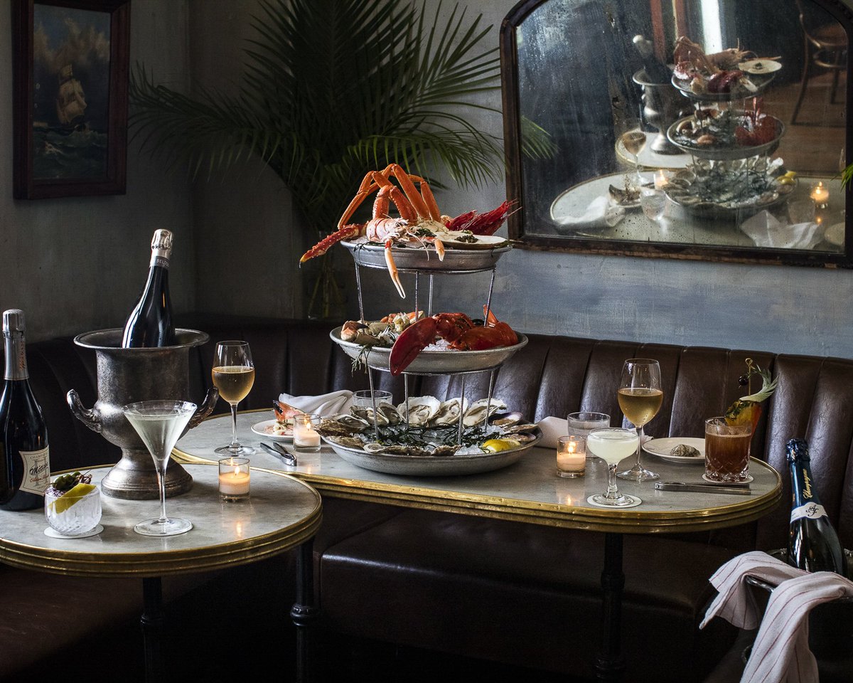 A SEAFOOD HEAVEN: Maison Premiere in Brooklyn is a seafood haven that offers a unique dining experience. Upon entering, you'll be transported to a world of sophistication with vintage decor, intimate seating, and a refined atmosphere. #MaisonPremiere #Brooklyn #Clam #Seafood