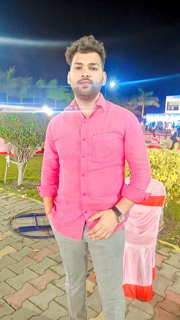 dahre_subhash's tweet photo. मजबूत होने का मजा तभी आता है जब सारी दुनिया आपको कमजोर करने में लगी हों।।🙌🖤 #Alwaysthinkpositive #attitudestatus https://t.co/ZkdgGiVujZ